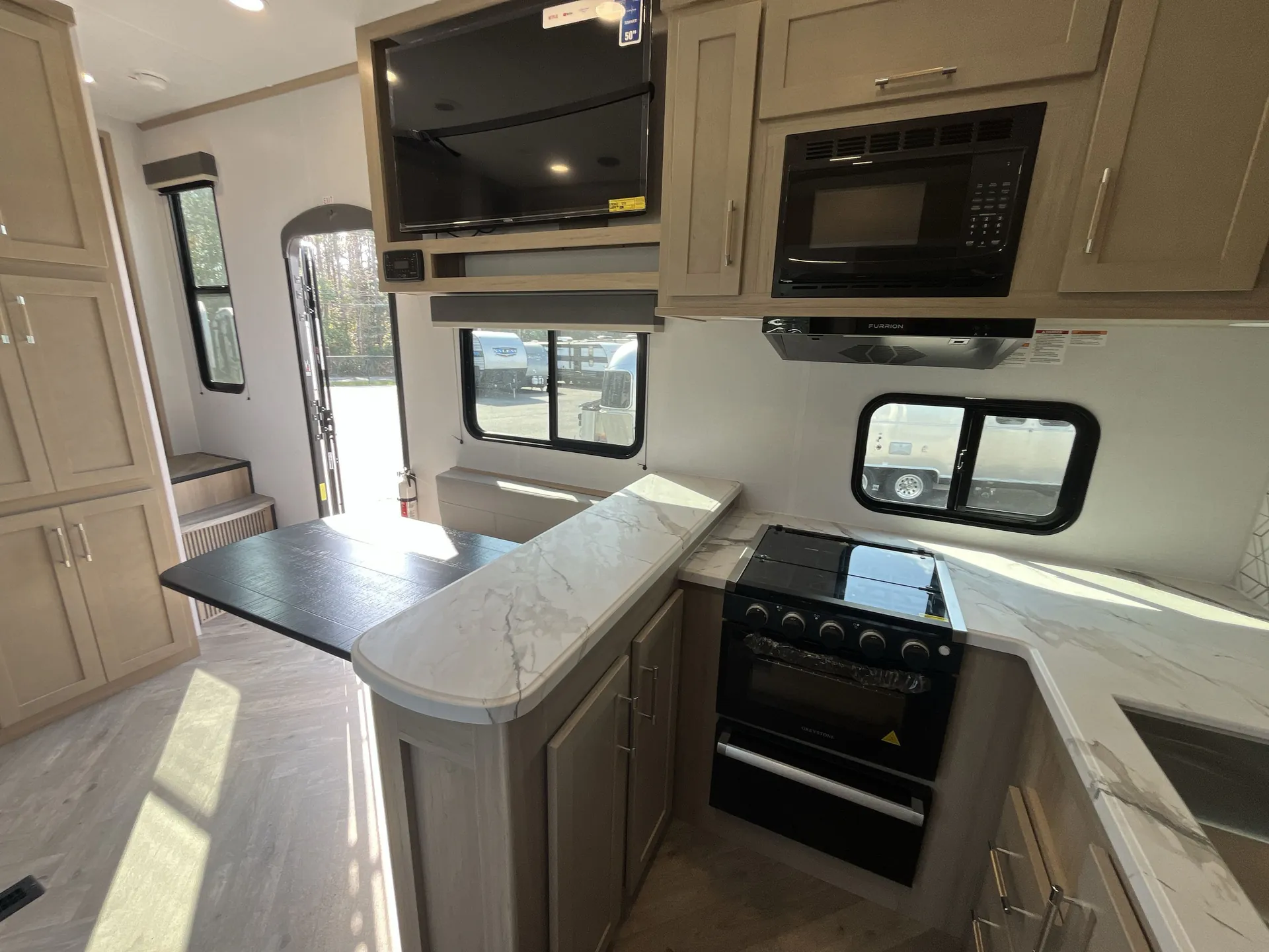 2026 Keystone Carbon 338 — living area main