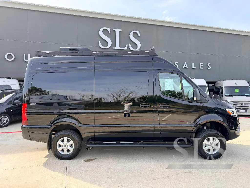 2026 Midwest Automotive Designs Luxe Cruiser D4, Photos photo 2