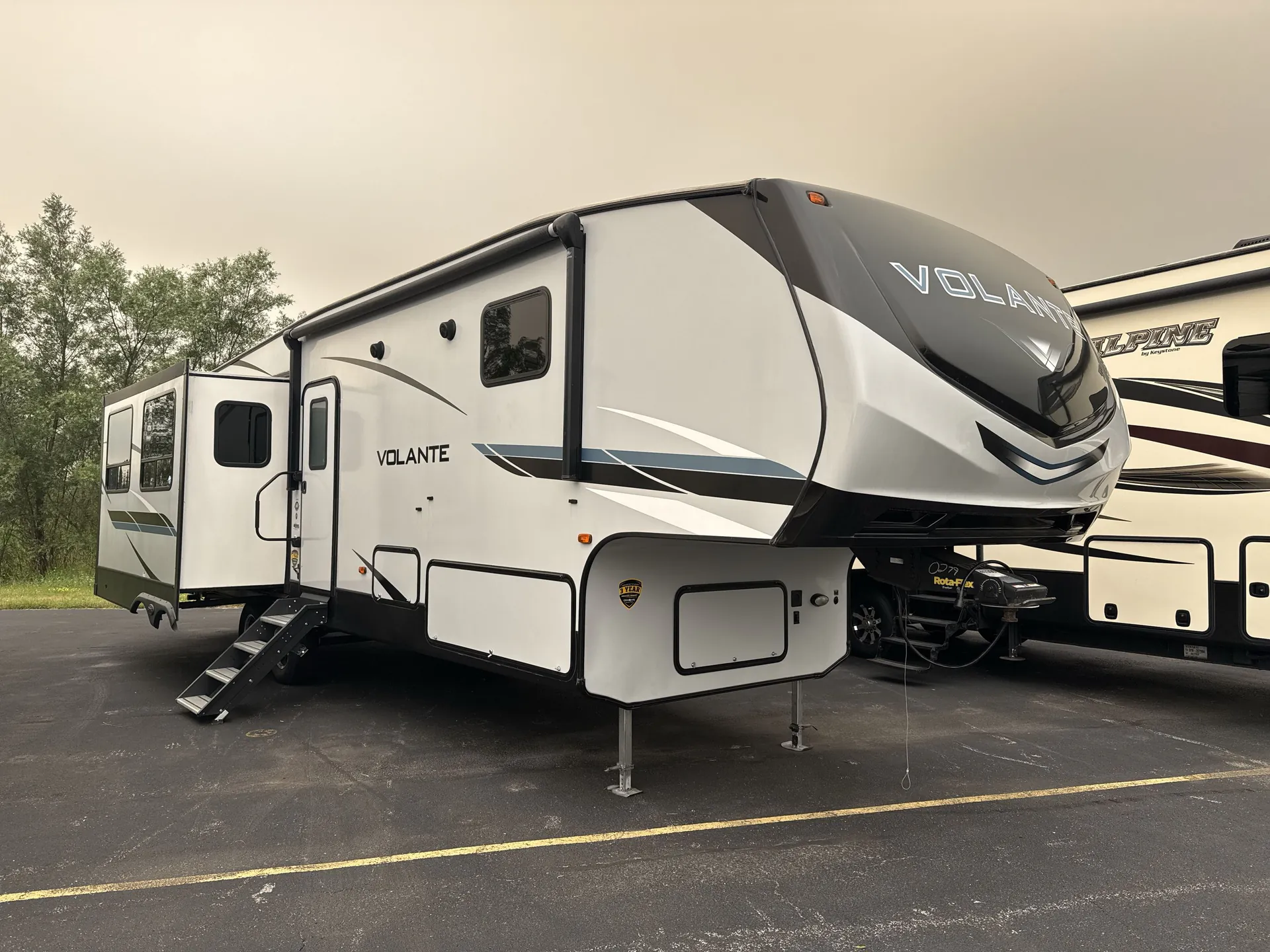 2021 CrossRoads Volante 325RL - Photo 2