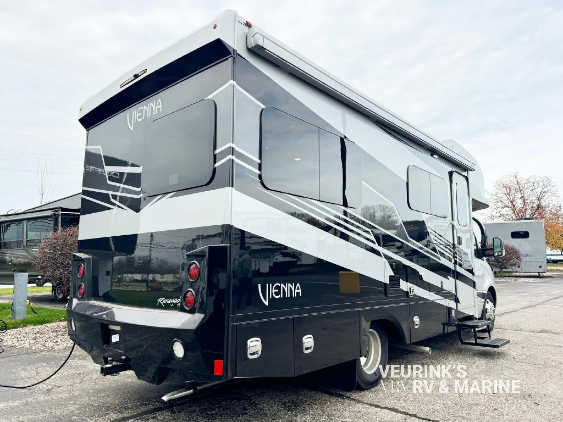 2025 Renegade RV Vienna 25DLC - Photo 4