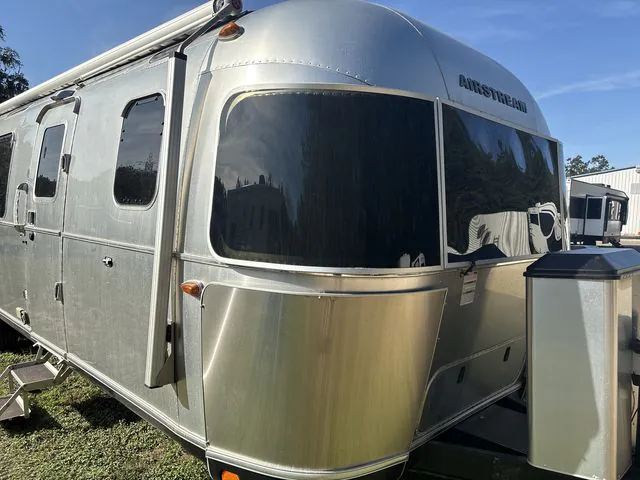 2018 Airstream Classic 33FB - Photo 2