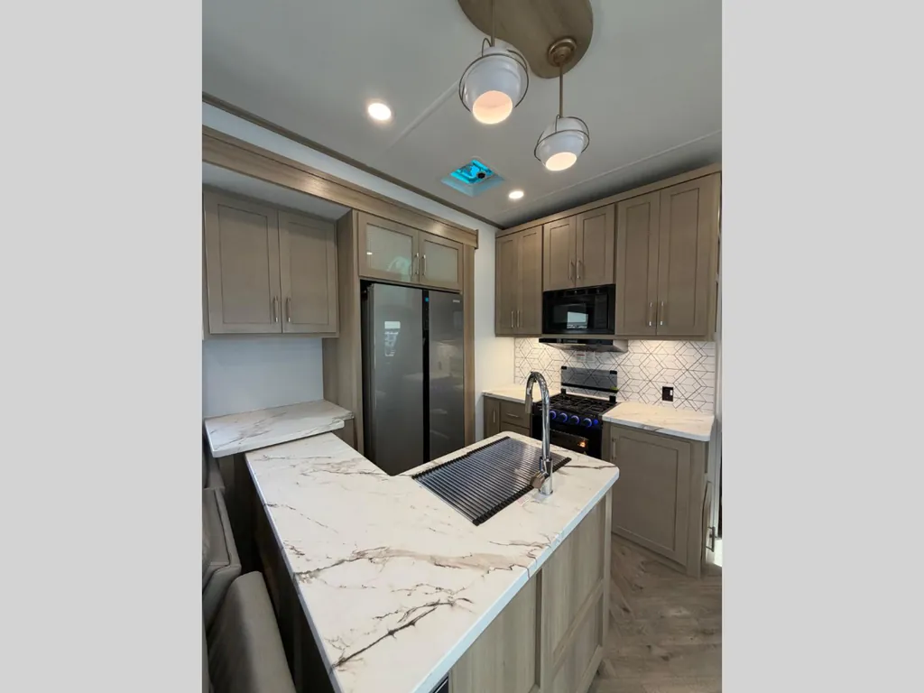 2026 Keystone Raptor 420, Photos photo 9