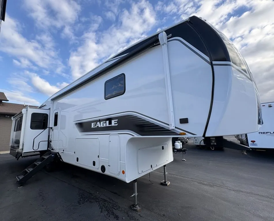 2026 Jayco Eagle 335LSTS - Photo 2