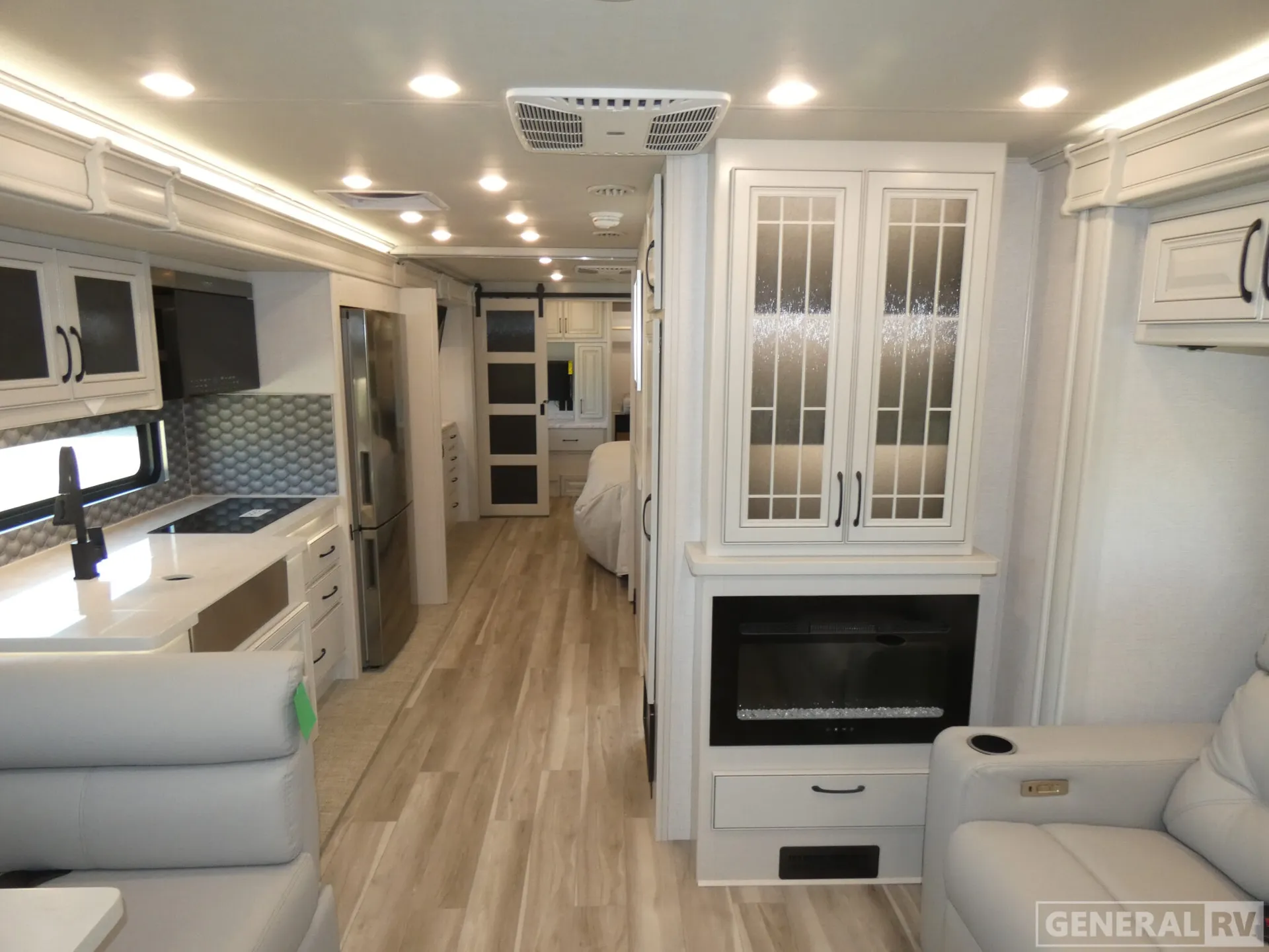 2026 Fleetwood Frontier 38RT - Photo 3