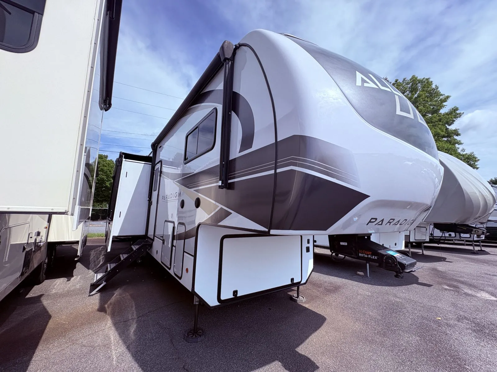 2024 Alliance RV Paradigm 395DS - Photo 3