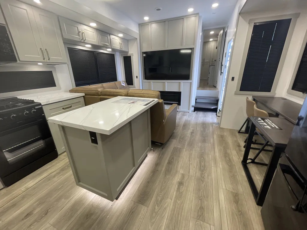 2026 Brinkley Model G 3970, Photos photo 11