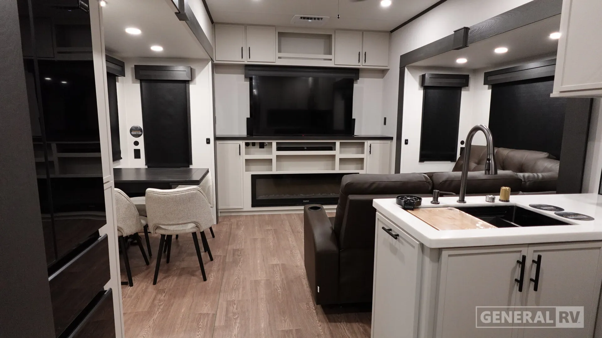 2027 Prime Time RV Sanibel 34LOUNGE - Photo 3