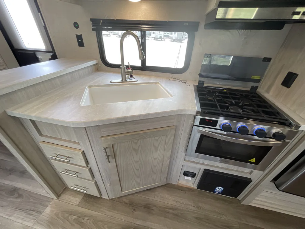 2023 Coachmen Catalina Legacy Edition 243RBS, Photos photo 10