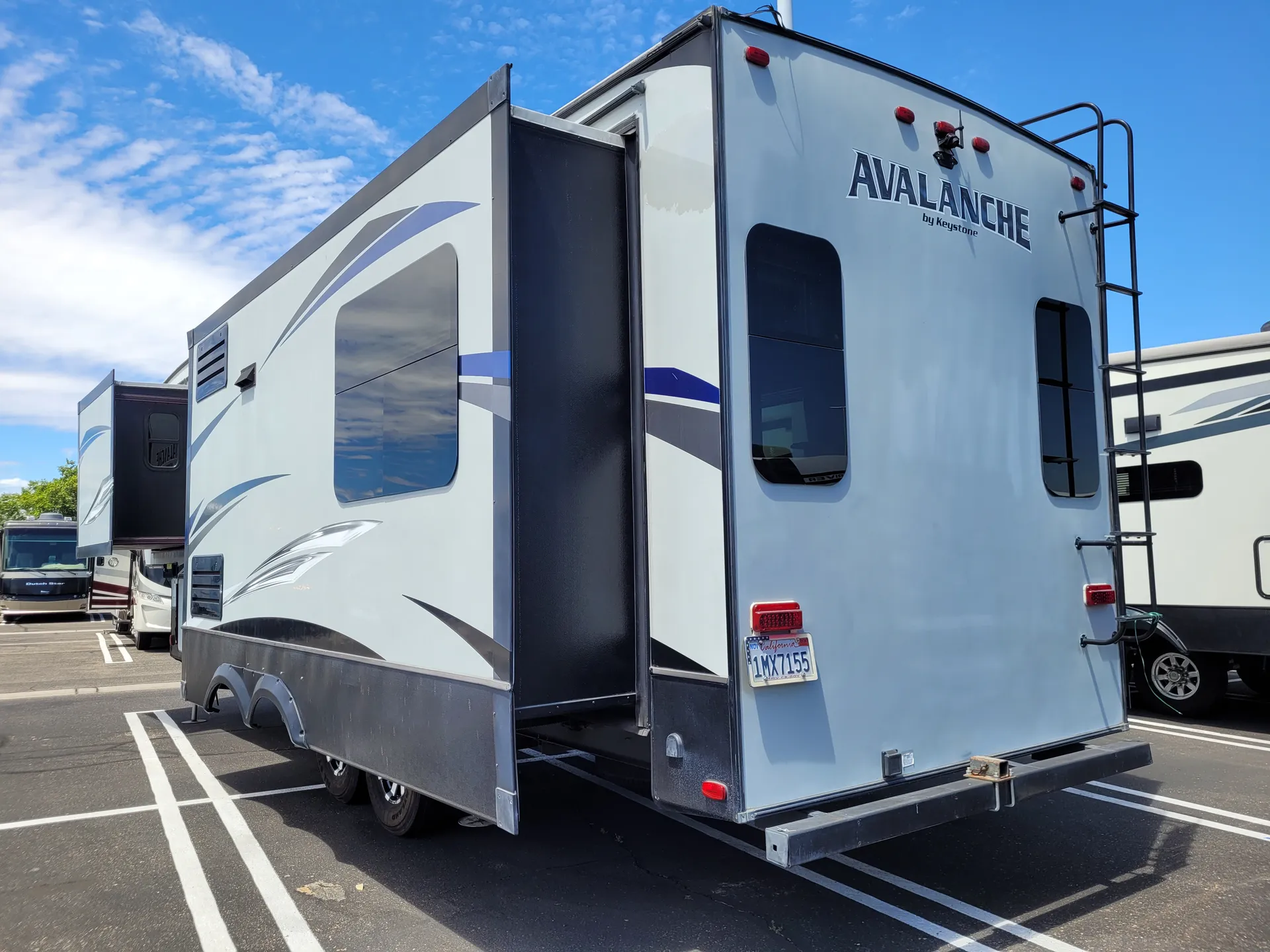 2017 Keystone Avalanche 300RE - Photo 3