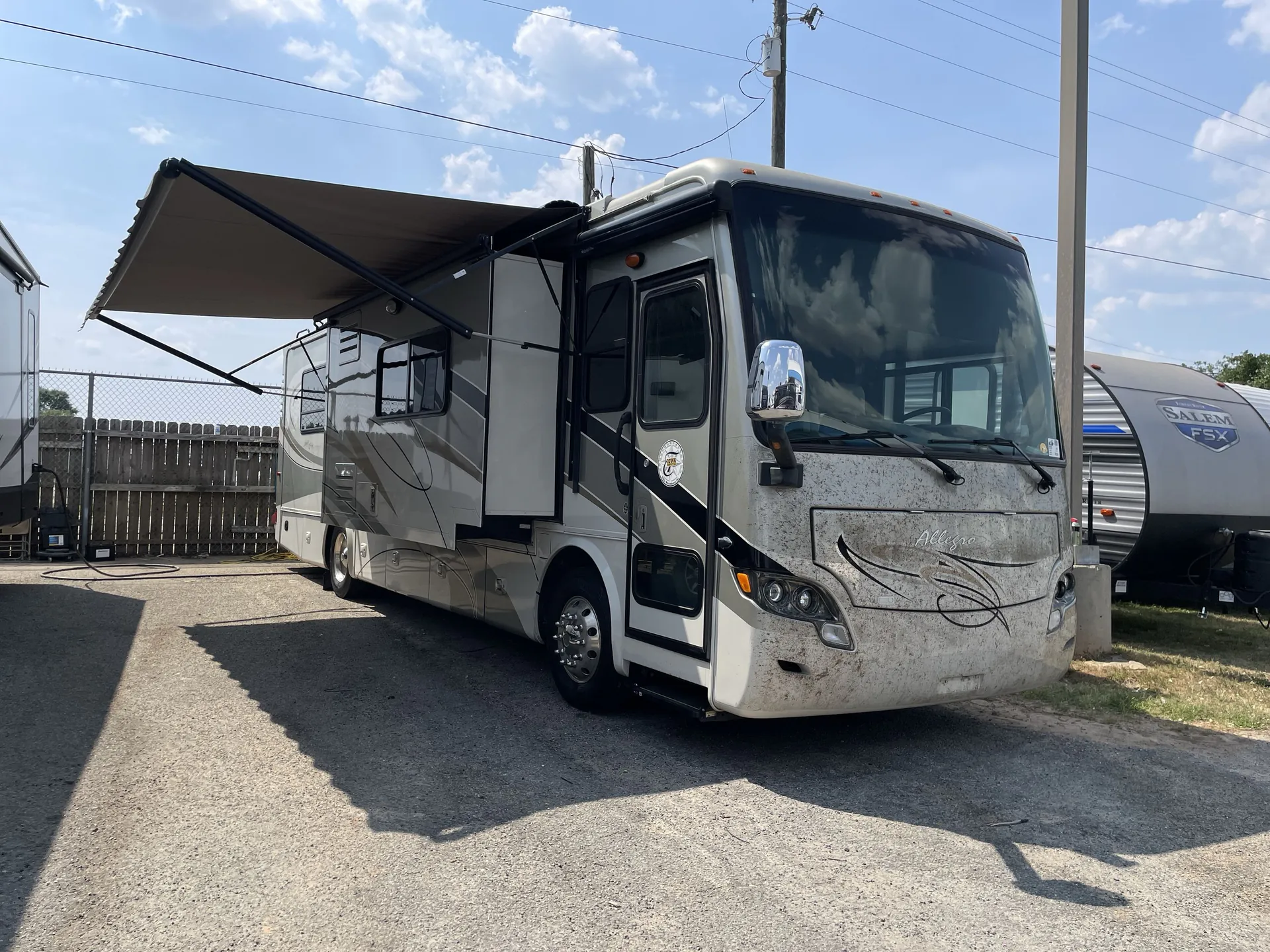 2012 Tiffin Allegro Breeze 32BR - Main photo