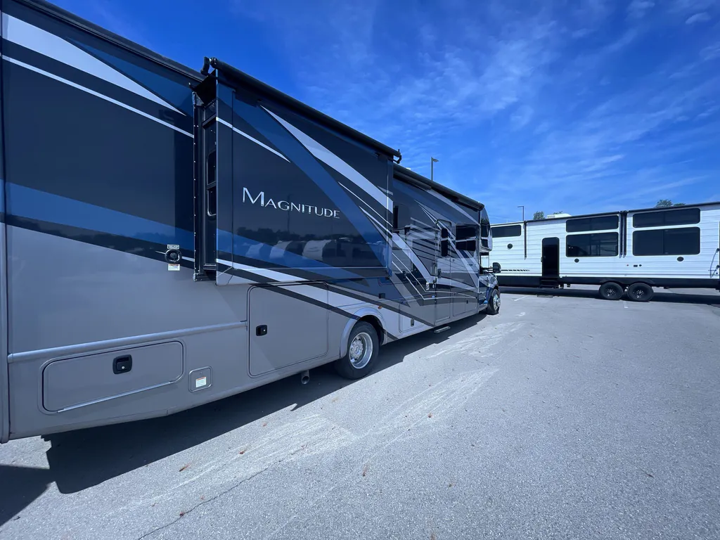 2022 Thor Motor Coach Magnitude RS36, Photos photo 17