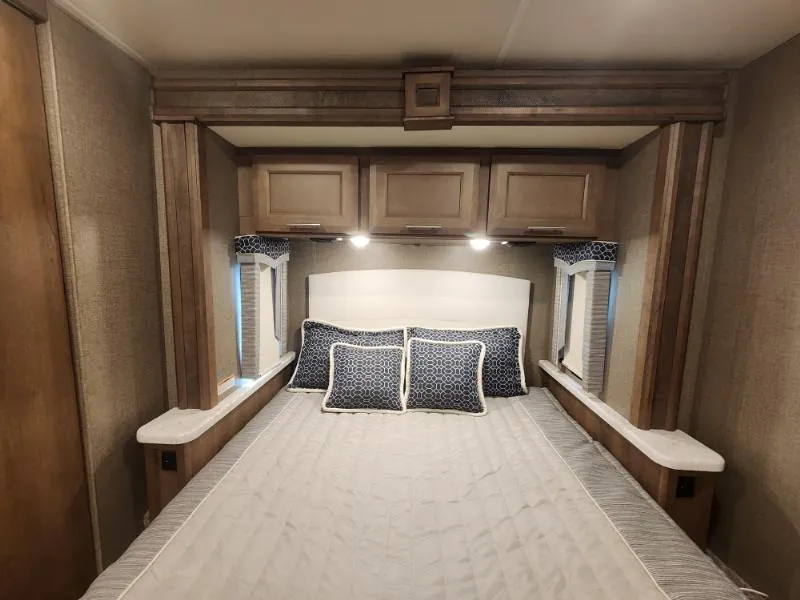 2022 Thor Motor Coach Magnitude Super C XG32, Photos photo 32