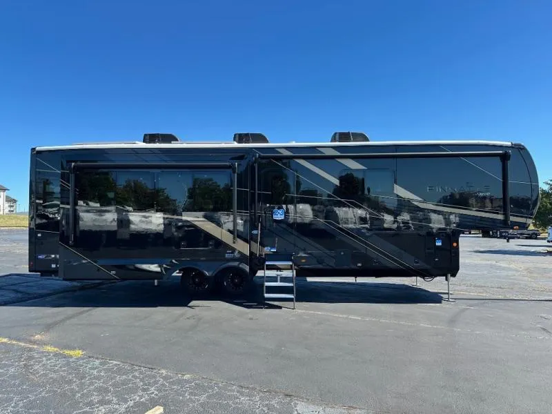 2027 Jayco Pinnacle 36FBTS - Photo 3