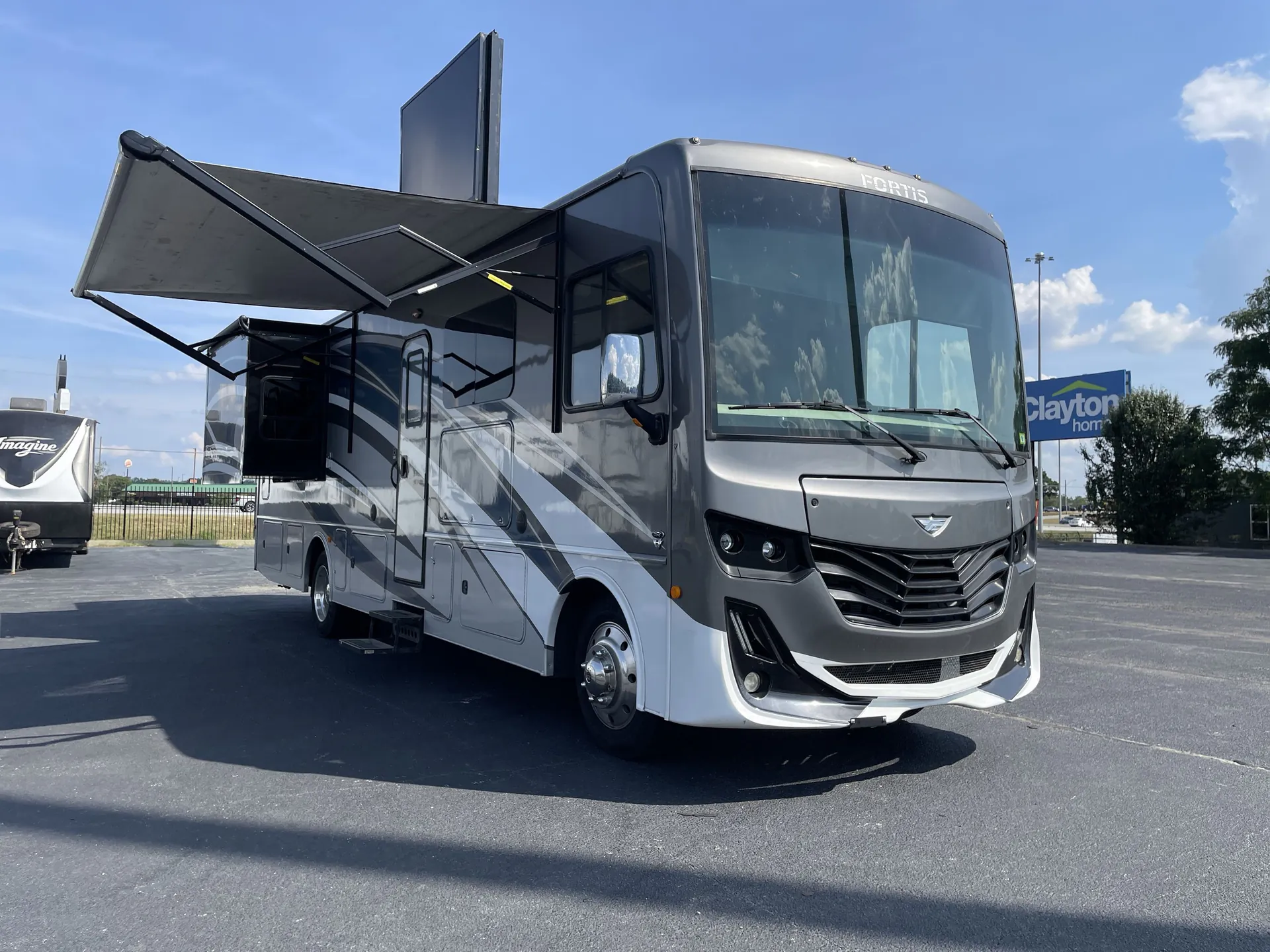 2021 Fleetwood Fortis 32RW - Photo 2