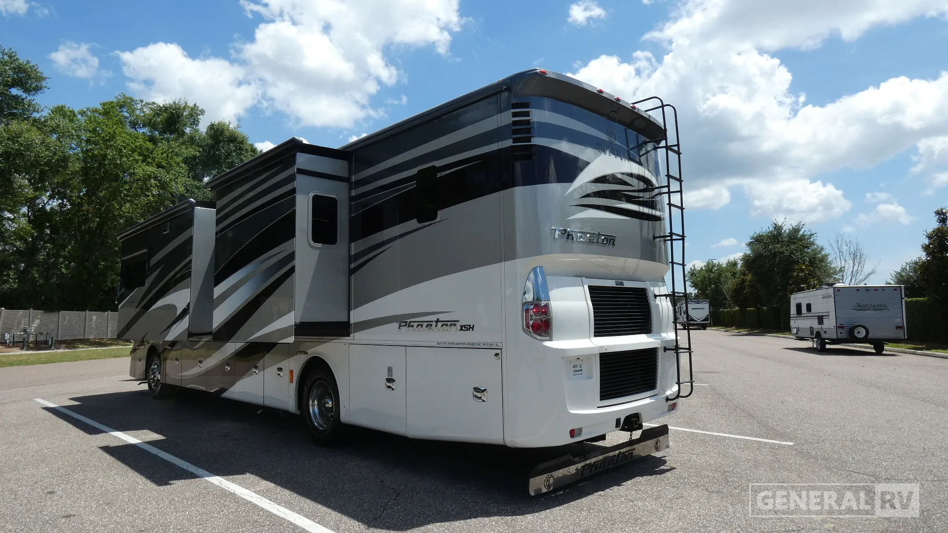 2018 Tiffin Phaeton 40 IH - Photo 4