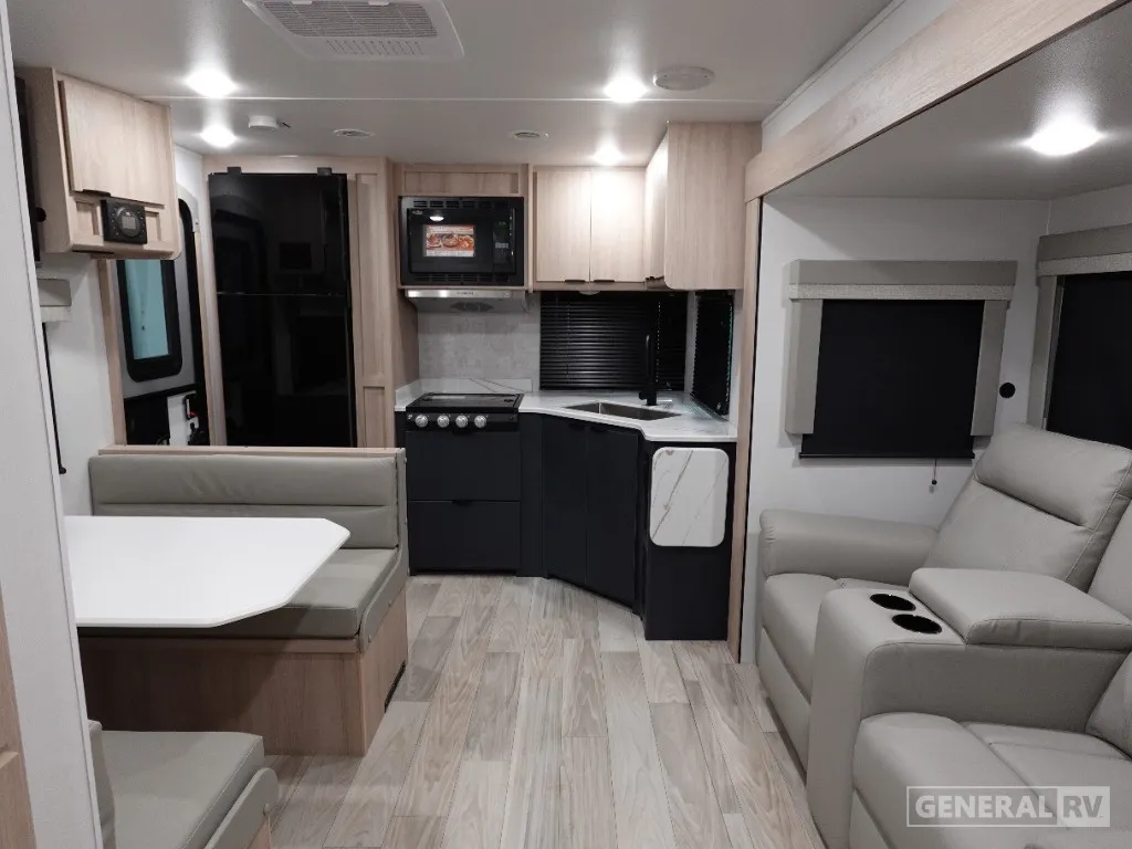 2025 Winnebago Minnie 2529RG - Photo 3