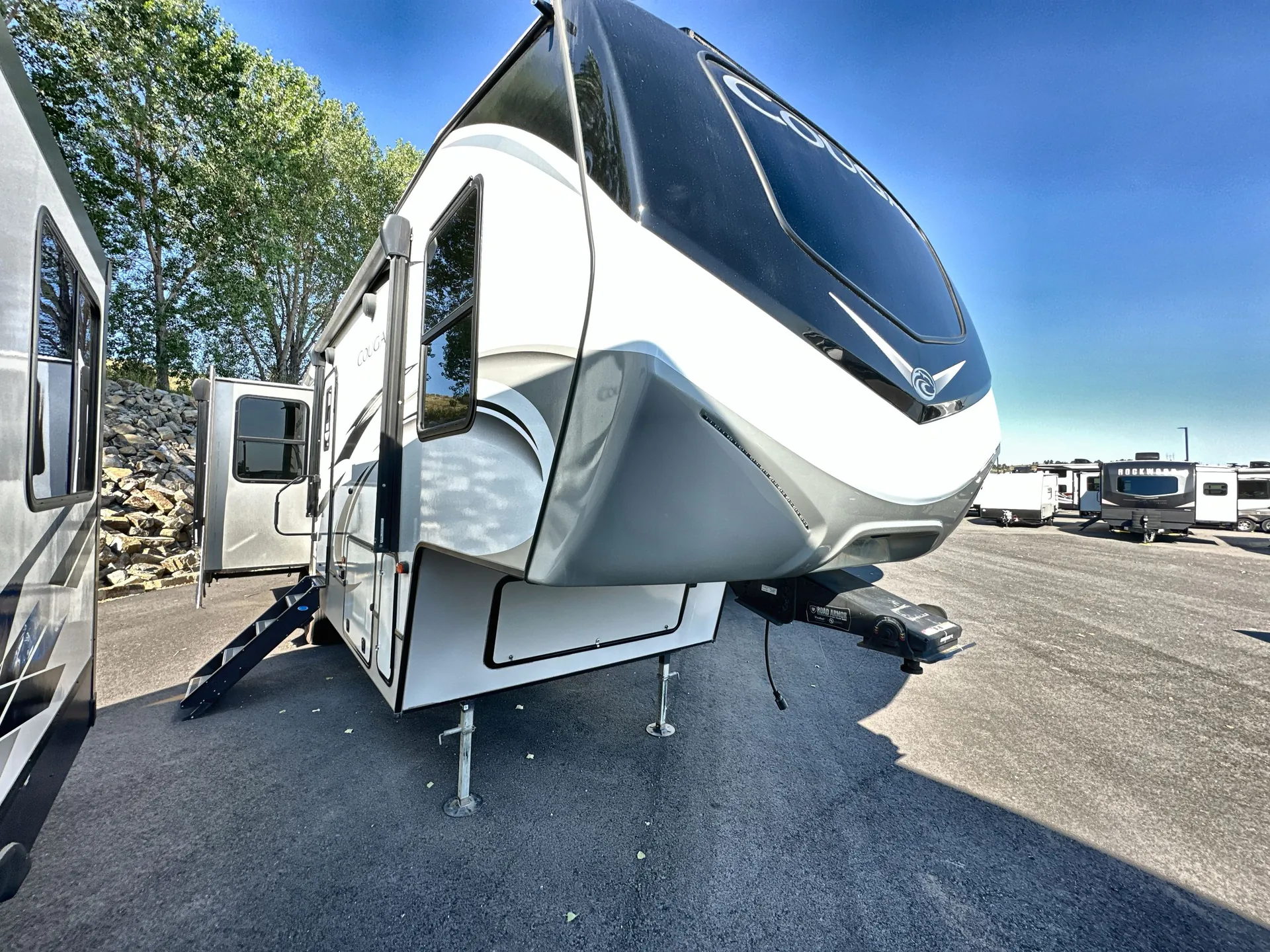 2021 Keystone Cougar 302RLS - Photo 2