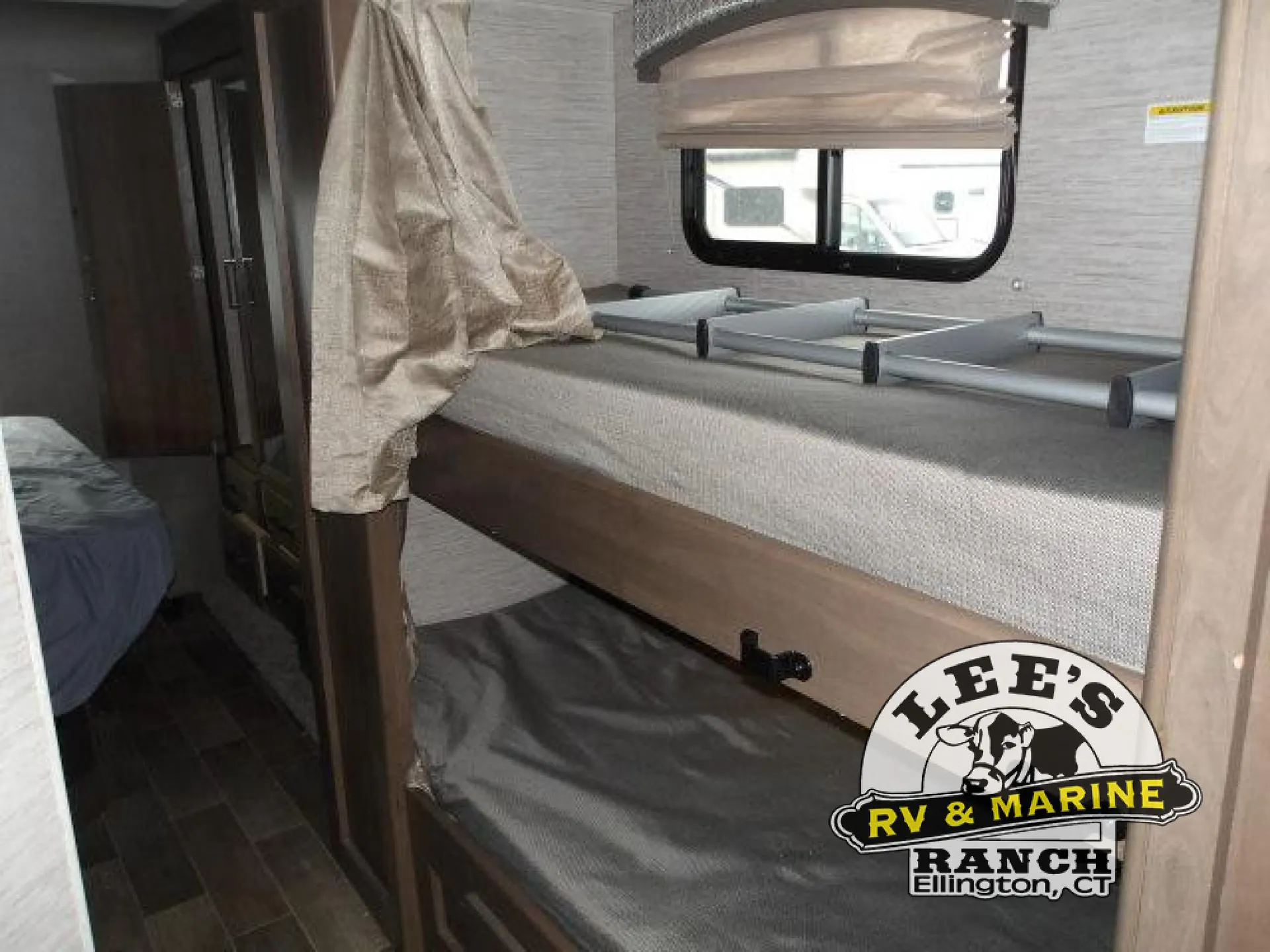 2021 Thor Motor Coach Chateau 31EV - Photo 3