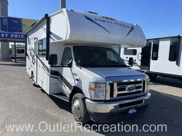 2021 Coachmen Freelander Premier 26DS - Photo 2