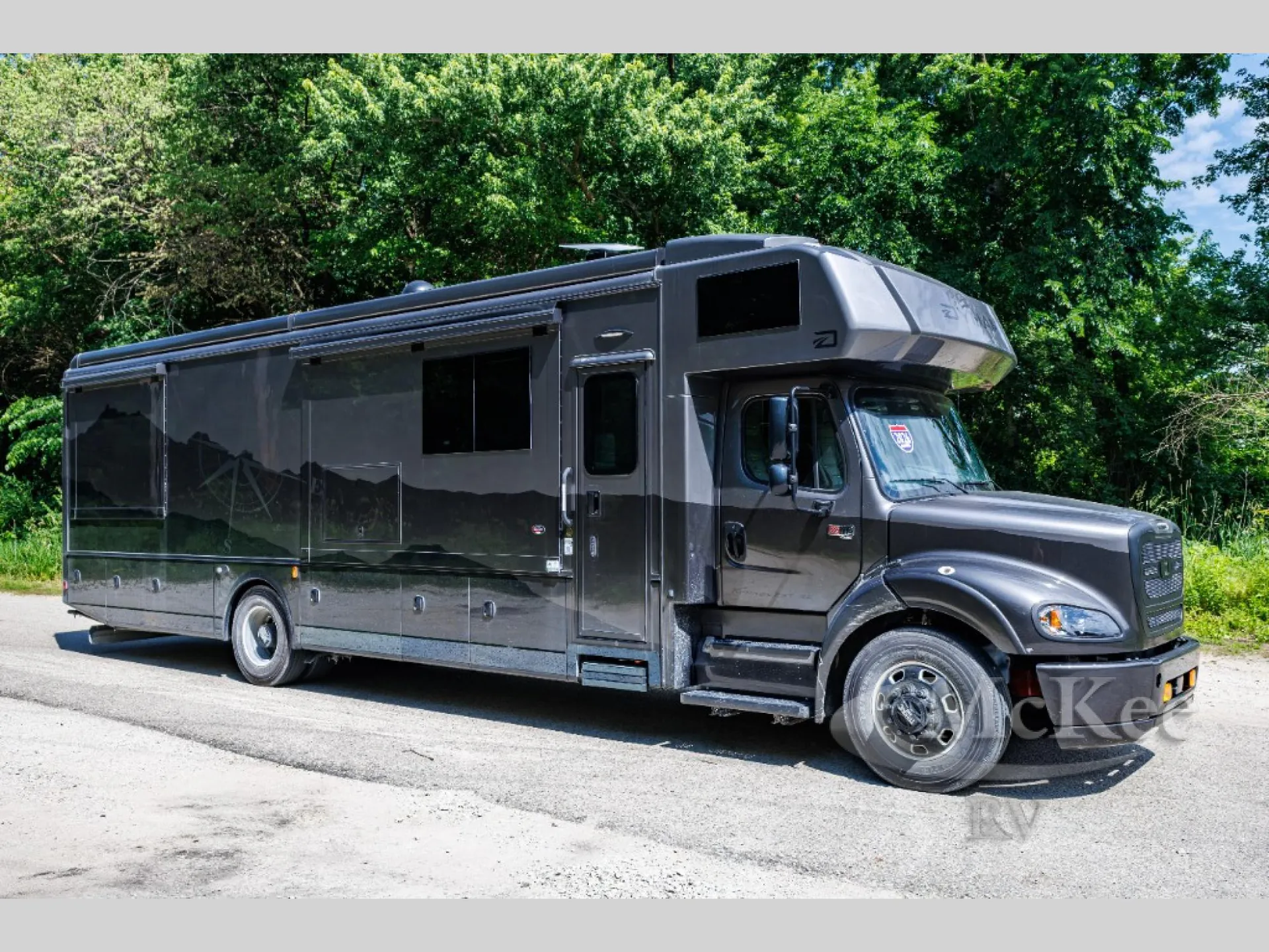 2026 Dynamax Corp DynaQuest XL 3801TS dealer photo 1 from McKee RV