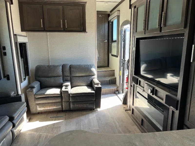 2019 Keystone Raptor 423, Photos photo 15