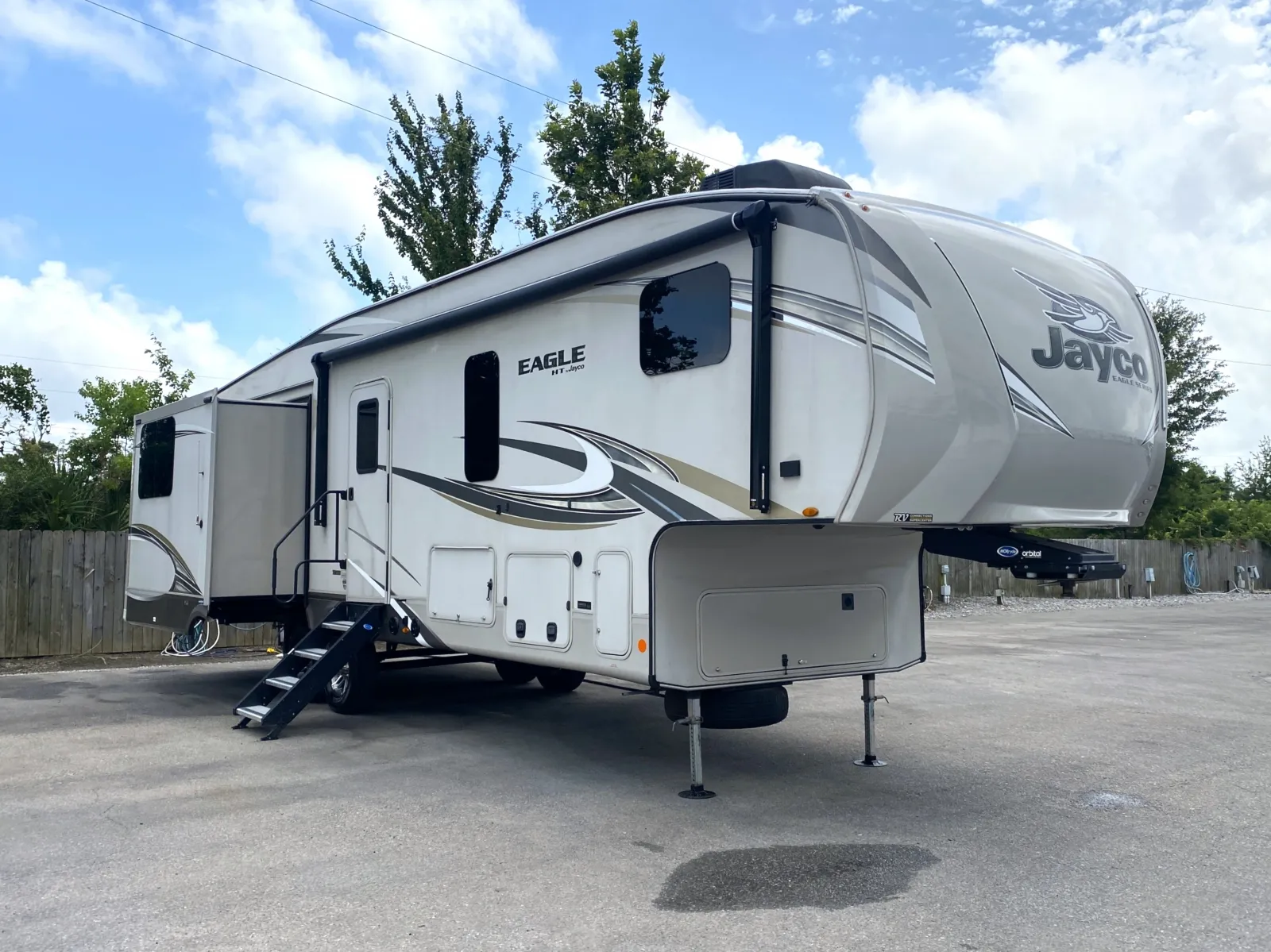 2020 Jayco Eagle 30.5MBOK - Main photo