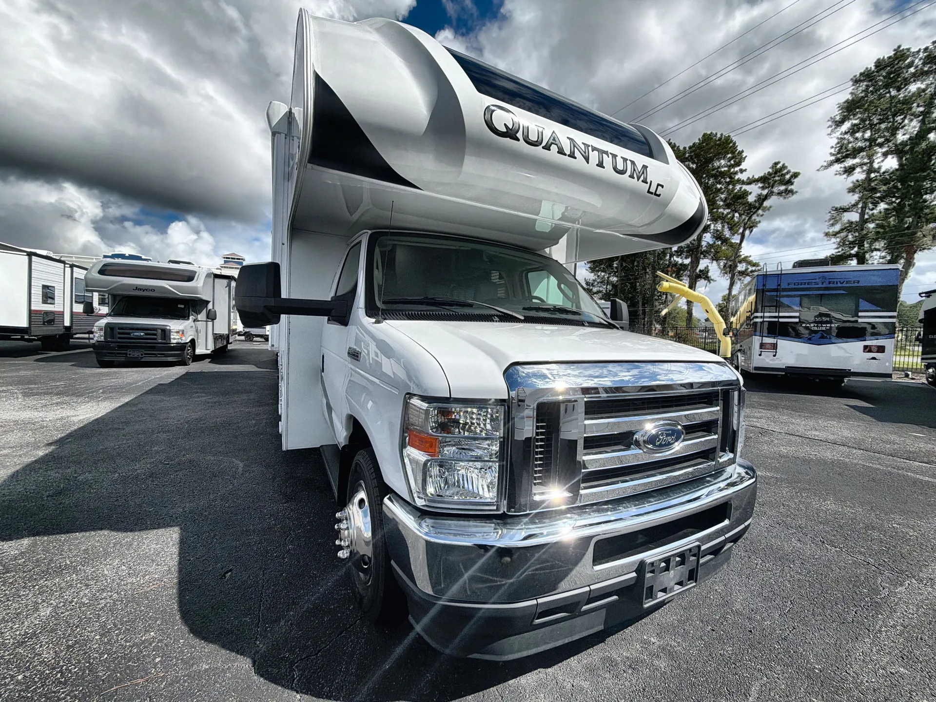 2023 Thor Motor Coach Quantum LC28 - Photo 2