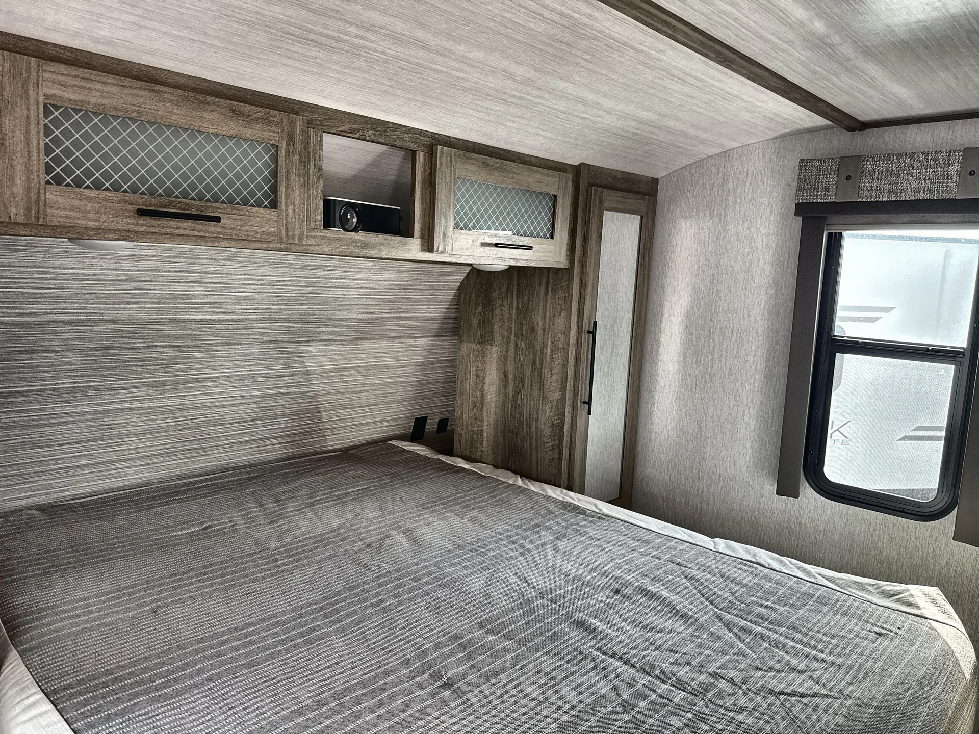 2022 Forest River Wildwood Heritage Glen 26BHHL — living area main