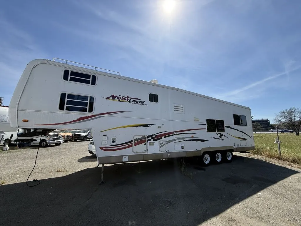 2005 HOLIDAY RAMBLER NEXT LEVEL 37CK - Photo 2