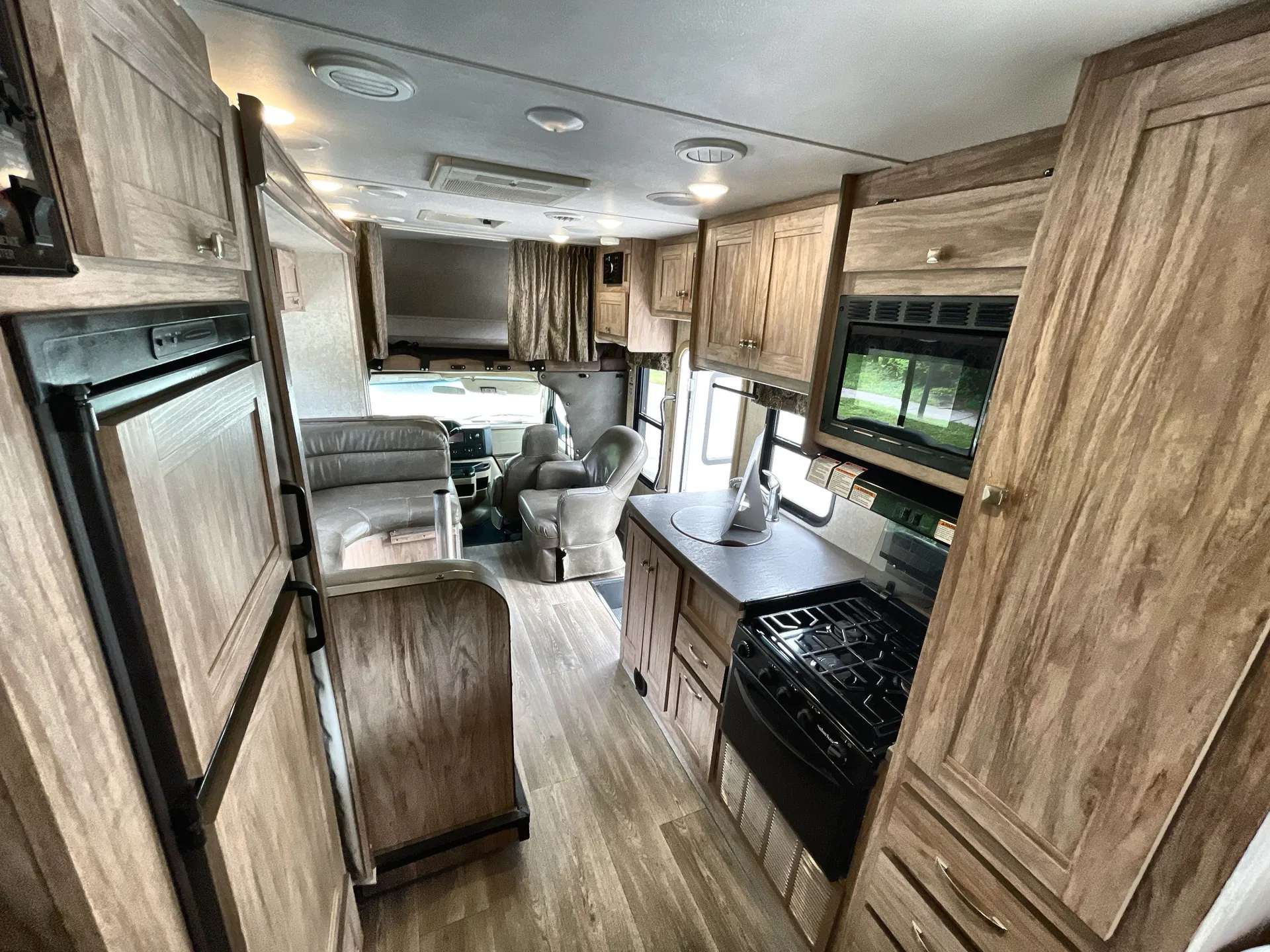 2017 Forest River Sunseeker MBS 2400S — living area main