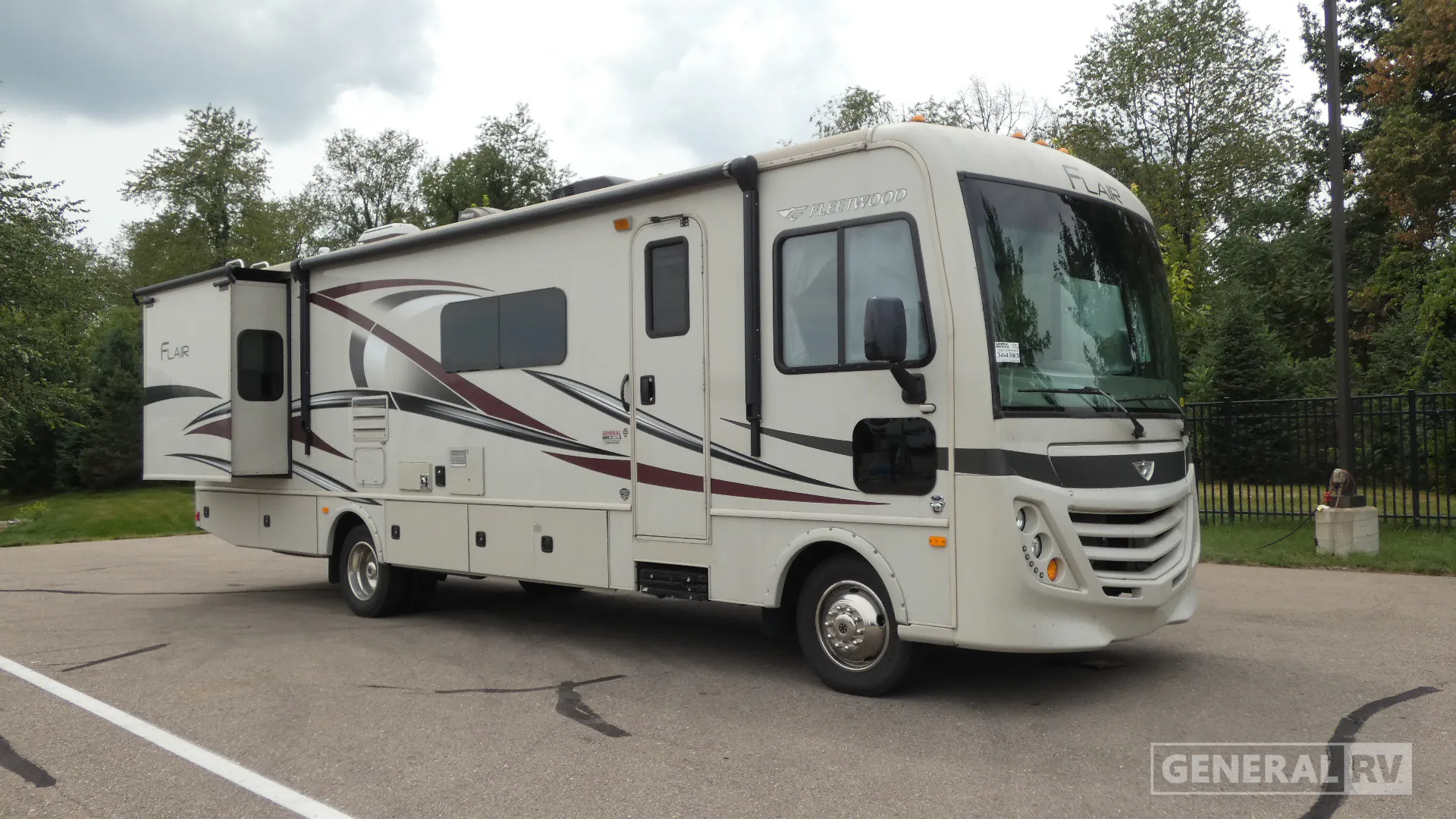 2016 Fleetwood Flair LXE 31W - Photo 2