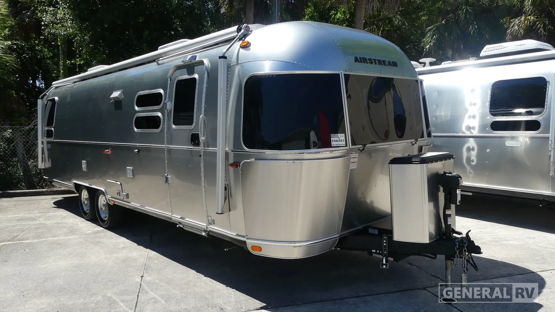 2025 Airstream Globetrotter 30RB - Photo 2