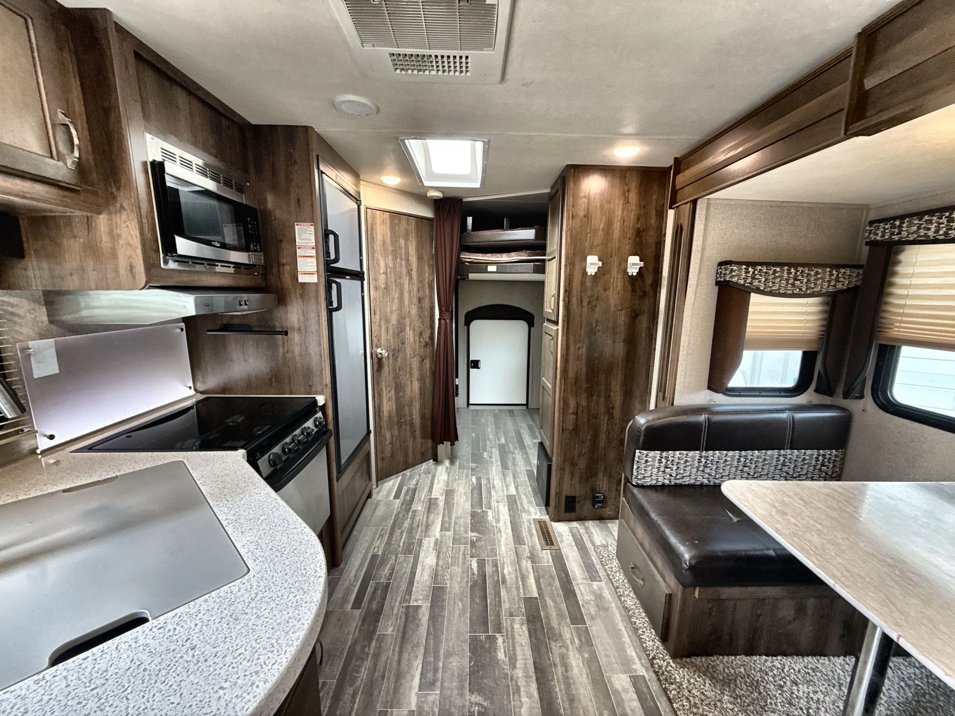 2018 Dutchmen Aerolite 2423BH — living area main