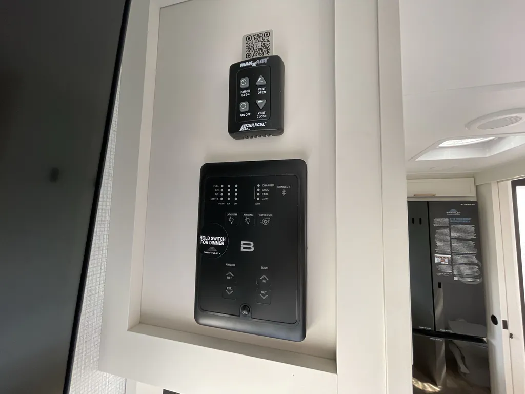 2026 Brinkley Model Ix 20X, Photos photo 9