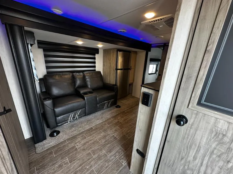 2022 Forest River Cherokee Alpha Wolf 22SW-L - Photo 4