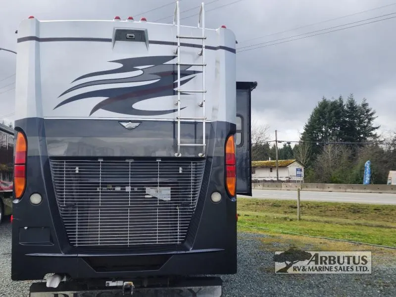 2009 Fleetwood Discovery 40K - Photo 4