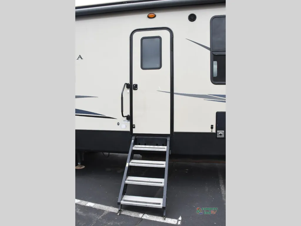 2019 Keystone Montana High Country 377FL, Photos photo 20