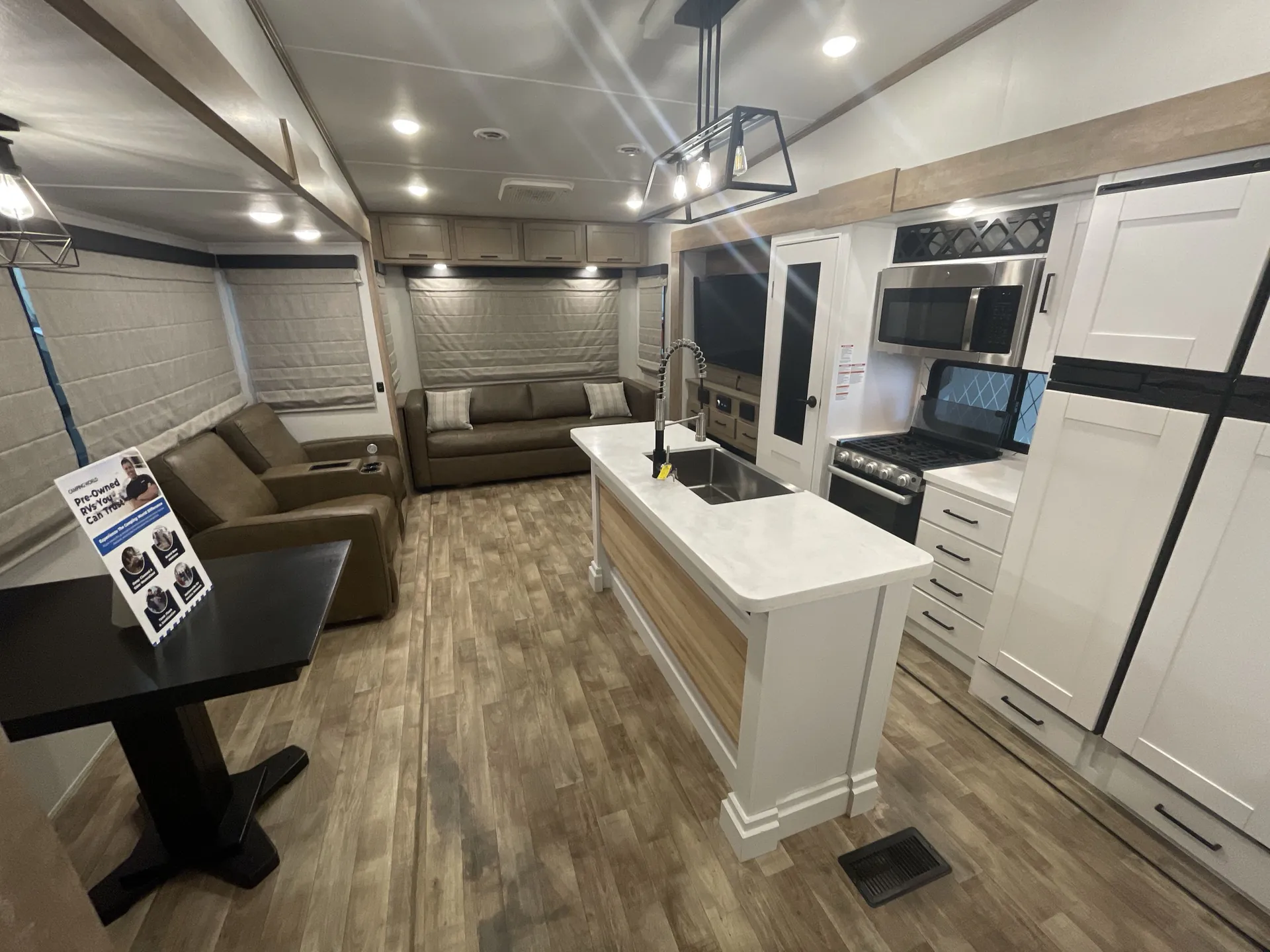 2022 Keystone Arcadia 3660RL — living area main