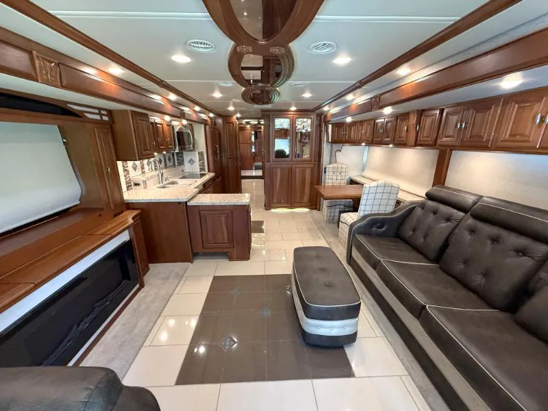 2017 Winnebago Grand Tour 45RL - Photo 4
