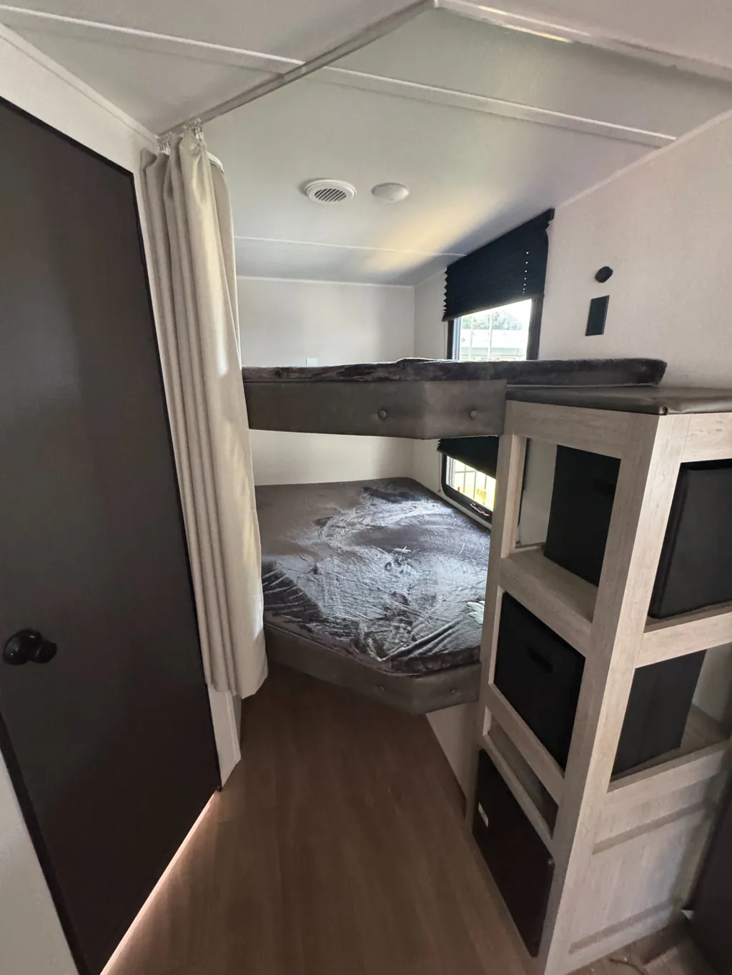 2027 East to West Della Terra 280BH, Photos photo 9