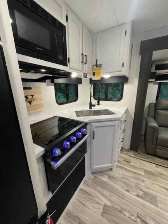 2024 Venture RV SportTrek 251VRK REAR KITCHEN W/ SLIDE! - Photo 4