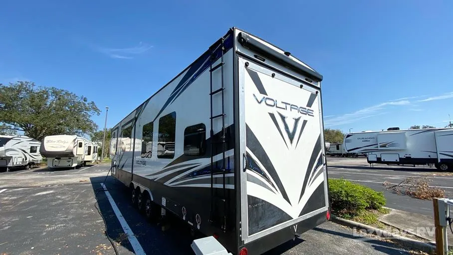 2018 Dutchmen Voltage V3815 - Photo 3
