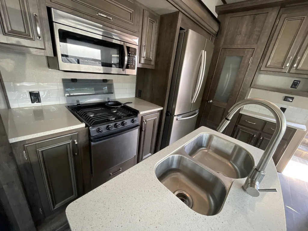 2018 Keystone Montana High Country 385BR, Photos photo 10