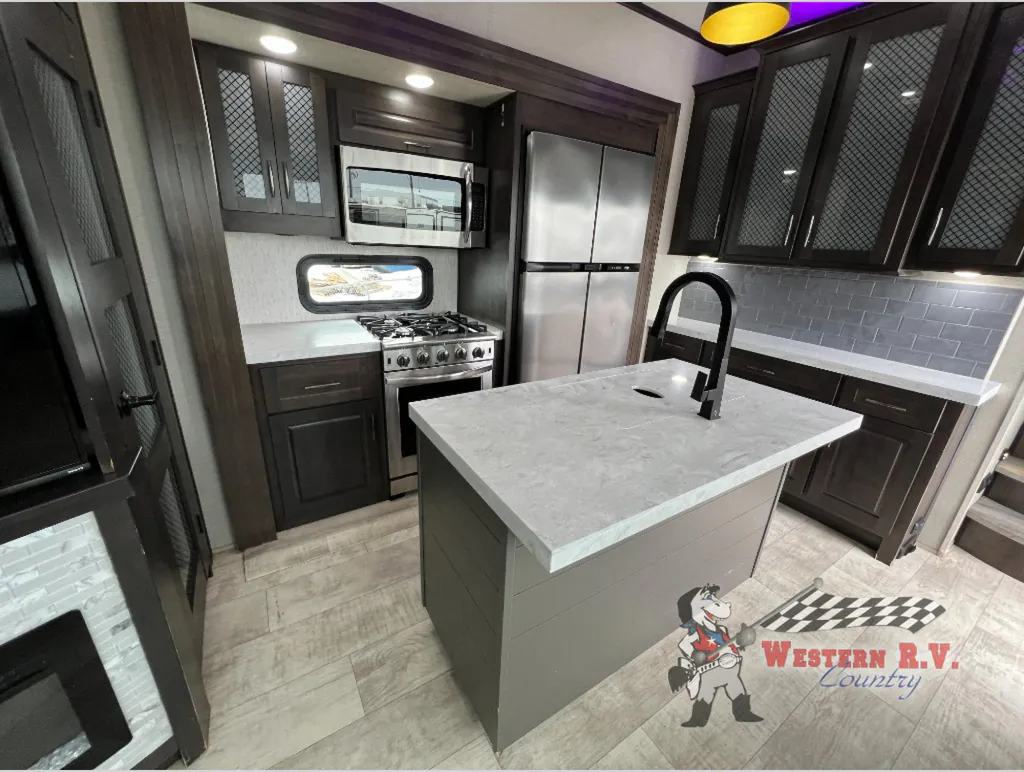 2022 Grand Design Momentum 397TH, Photos photo 13