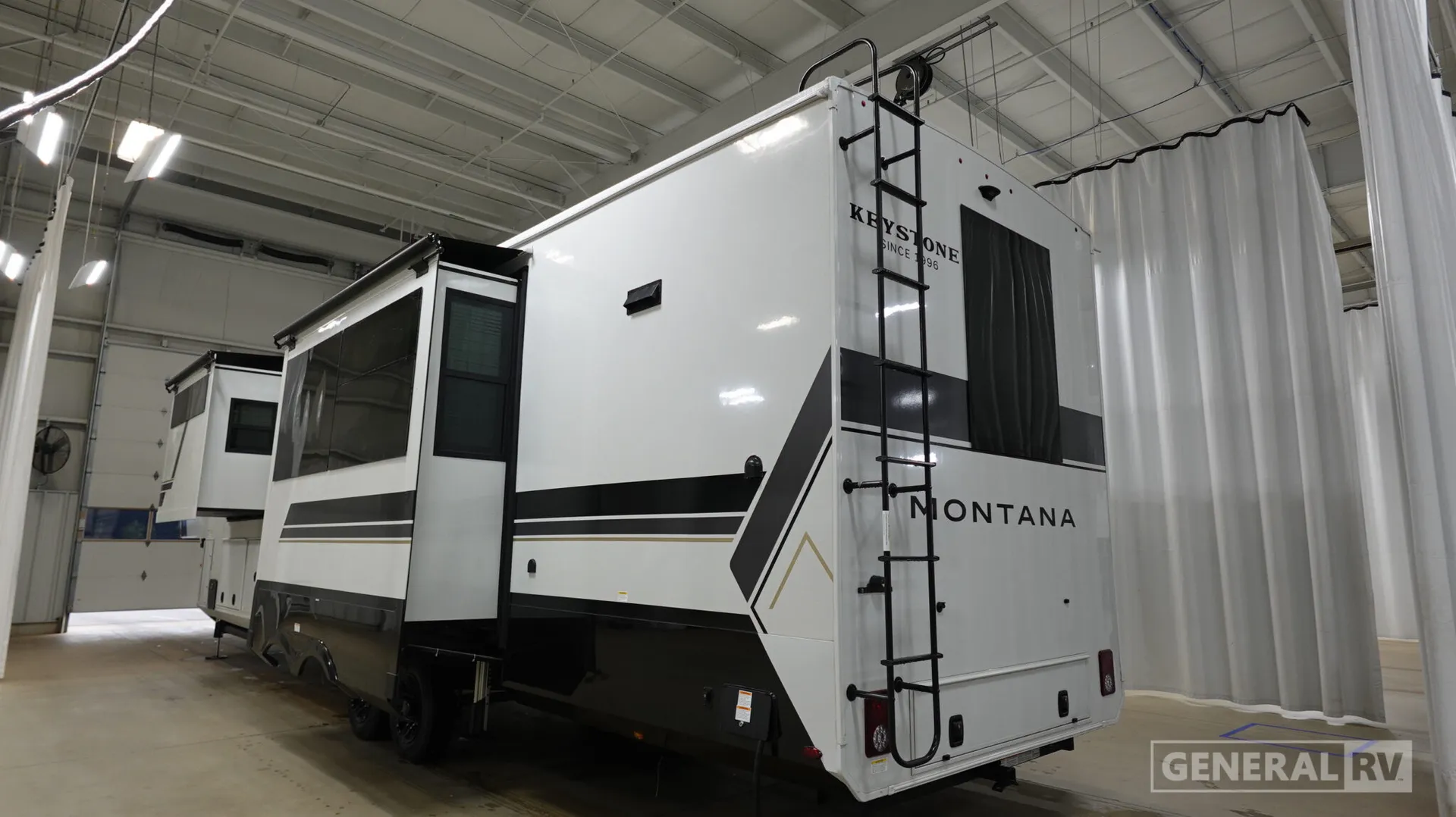 2026 Keystone Montana 3900RK - Photo 4
