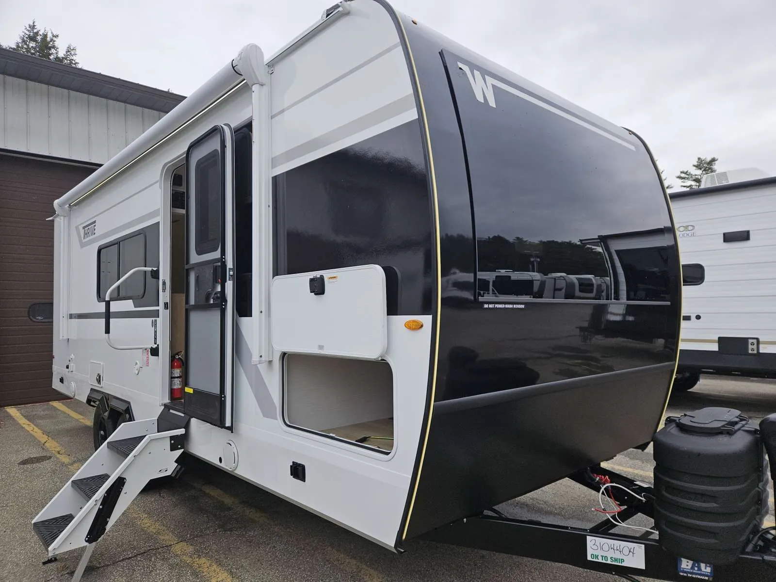 2026 Winnebago Thrive 22MLS - Photo 2
