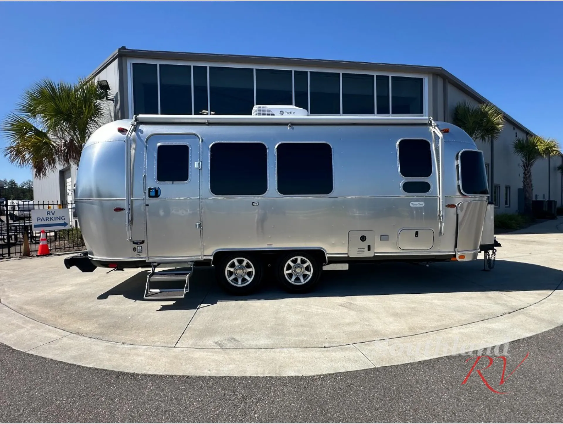 2026 Airstream Flying Cloud 25FB Twin - Photo 4