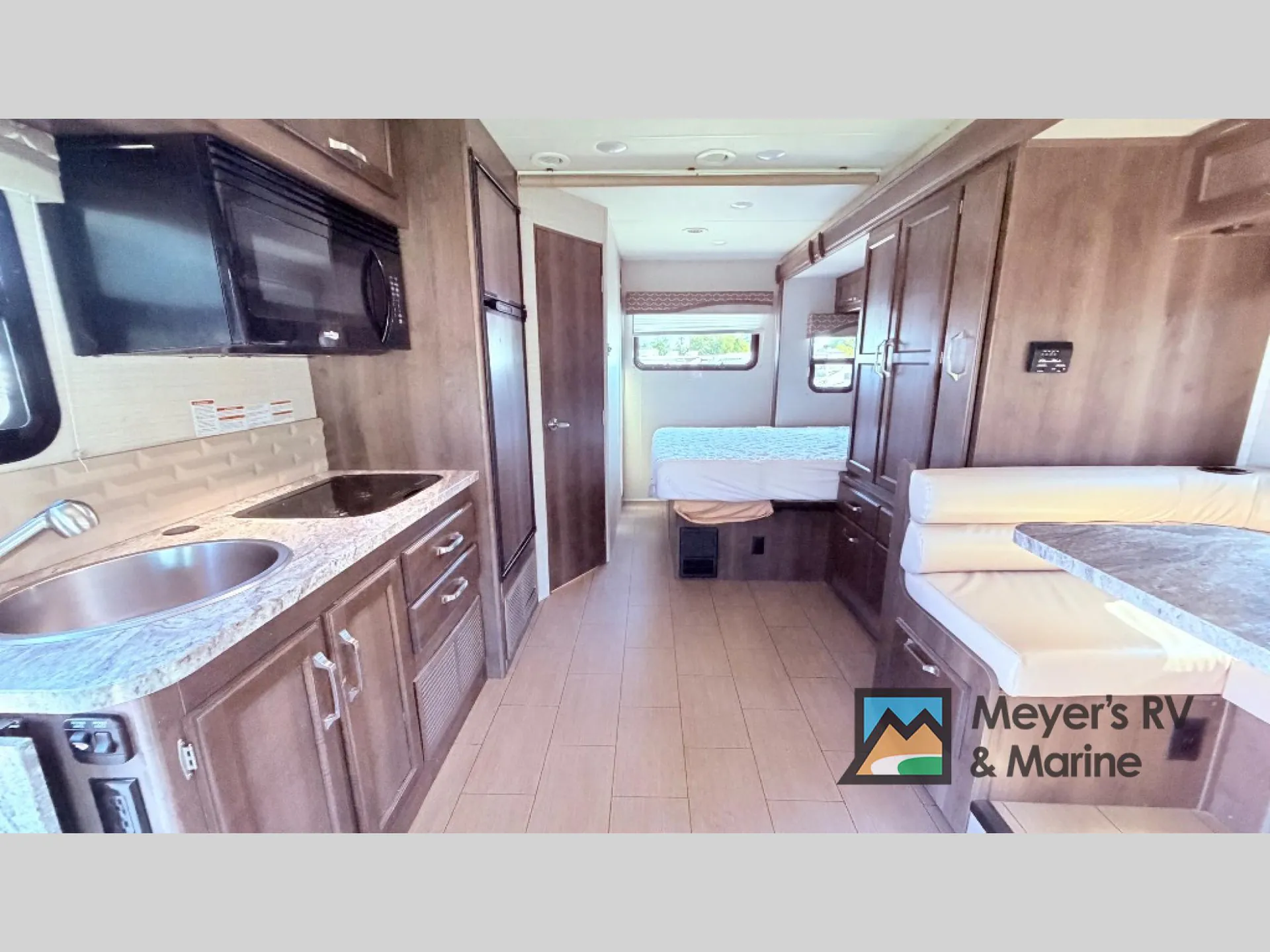 2018 Jayco Melbourne 24L - Photo 3