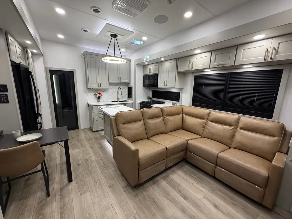 2026 Brinkley Model G 3970, Photos photo 7