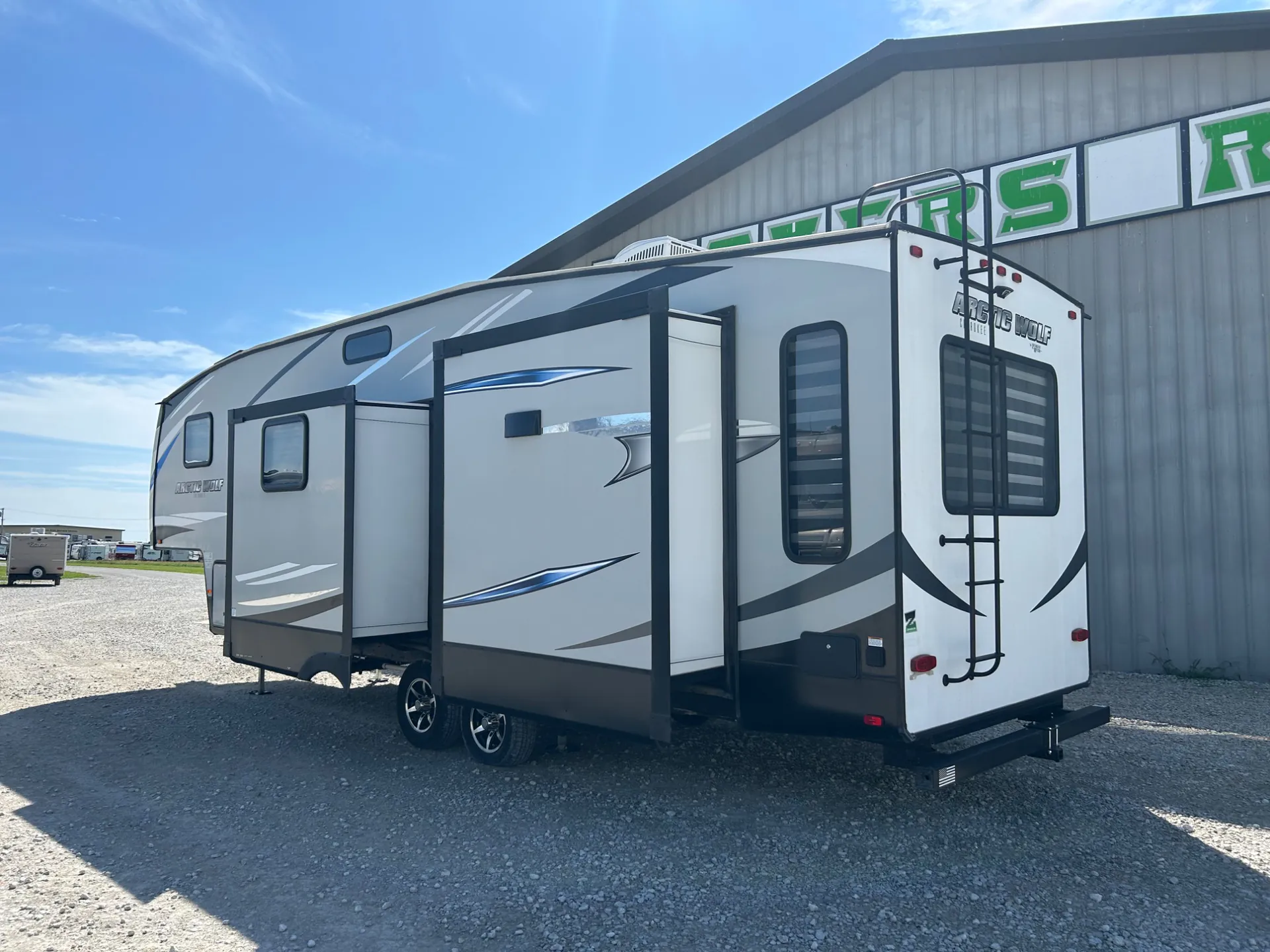 2020 Forest River Cherokee Arctic Wolf 298LB — Photo 6